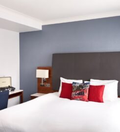 The Cumberland Hotel London: A Stylish Marble Arch Stay for UK City Breaks 🎸